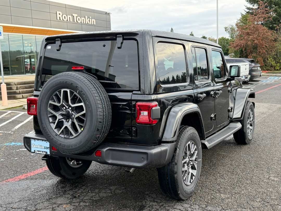 2026 Jeep Wrangler Sahara - Image 8