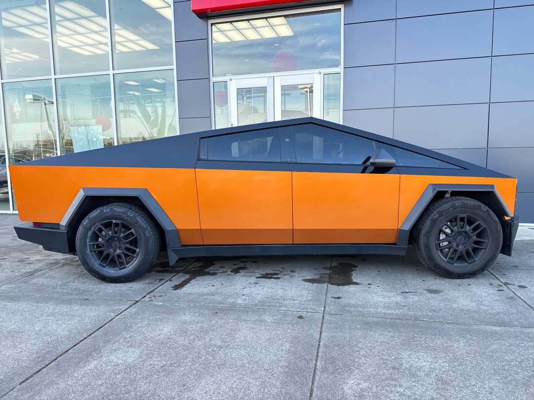 2024 Tesla Cybertruck Base - Image 2