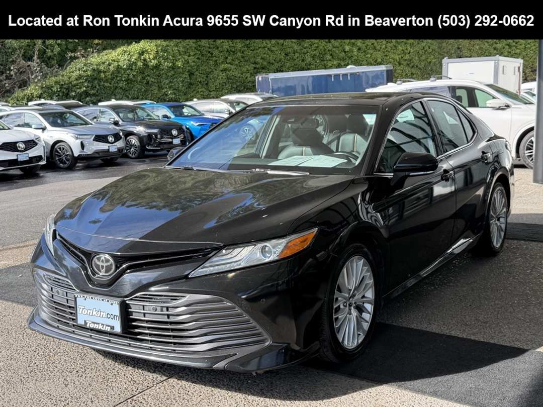 2018 Toyota Camry XLE - Image 4