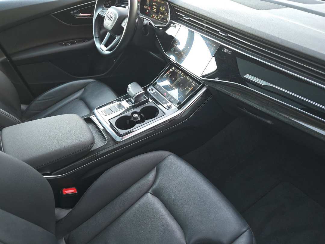 2022 Audi Q7 45 Premium - Image 16