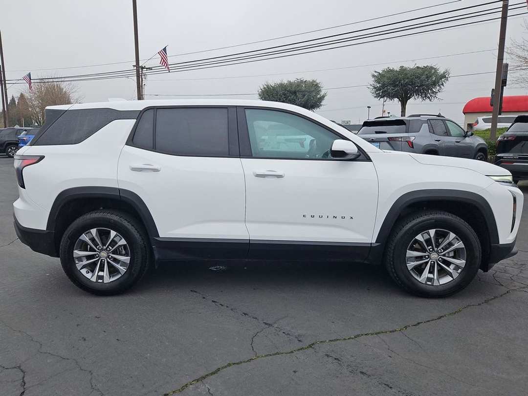 2025 Chevrolet Equinox LT - Image 7