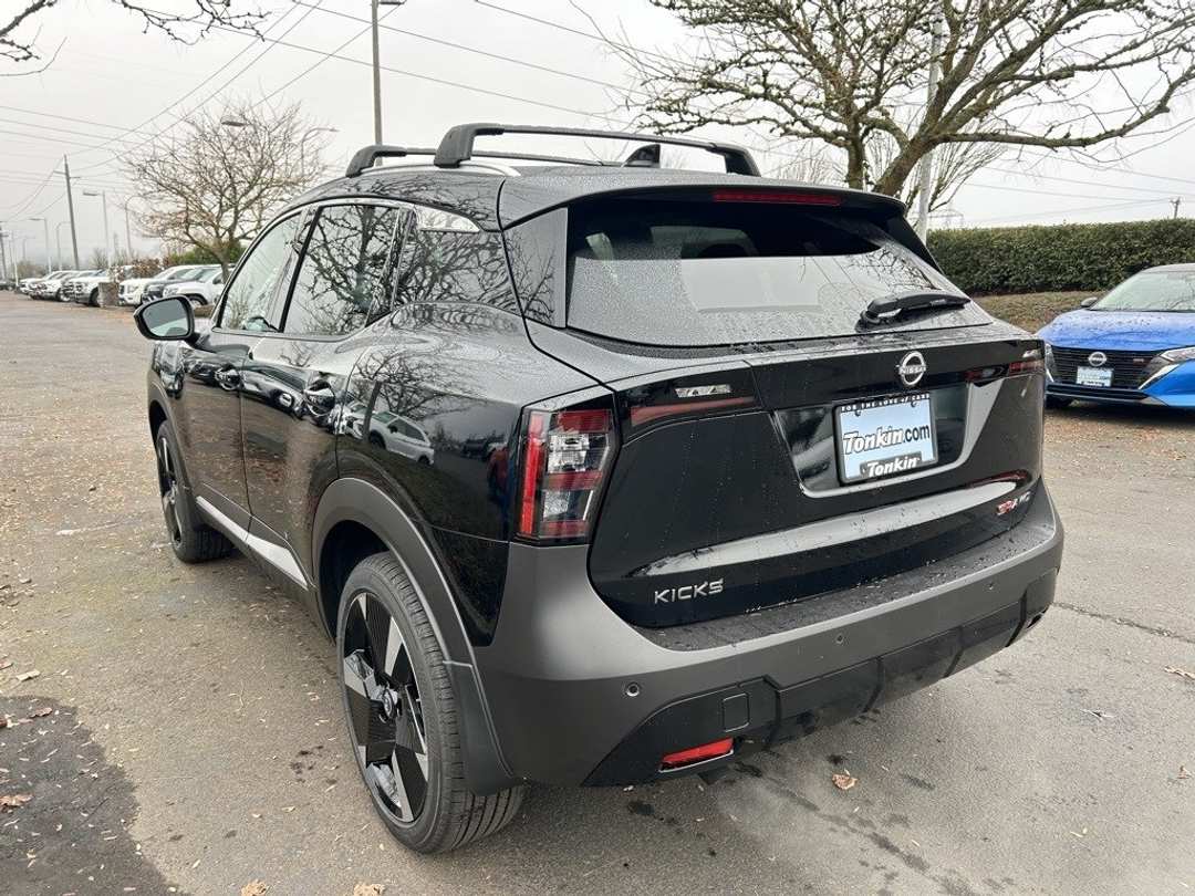 2025 Nissan Kicks SR - Image 7