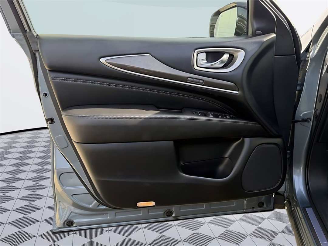 2019 INFINITI Qx60 LUXE - Image 11