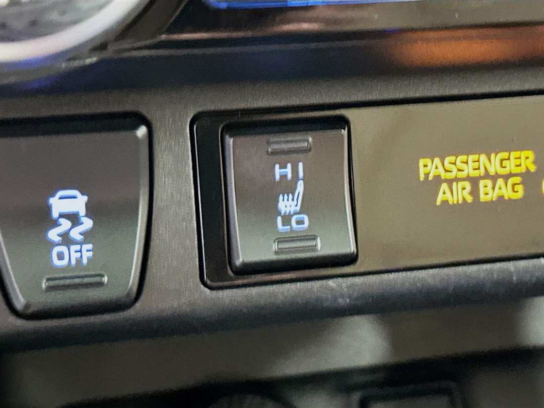 2020 Toyota Rav4 XLE Premium - Image 21