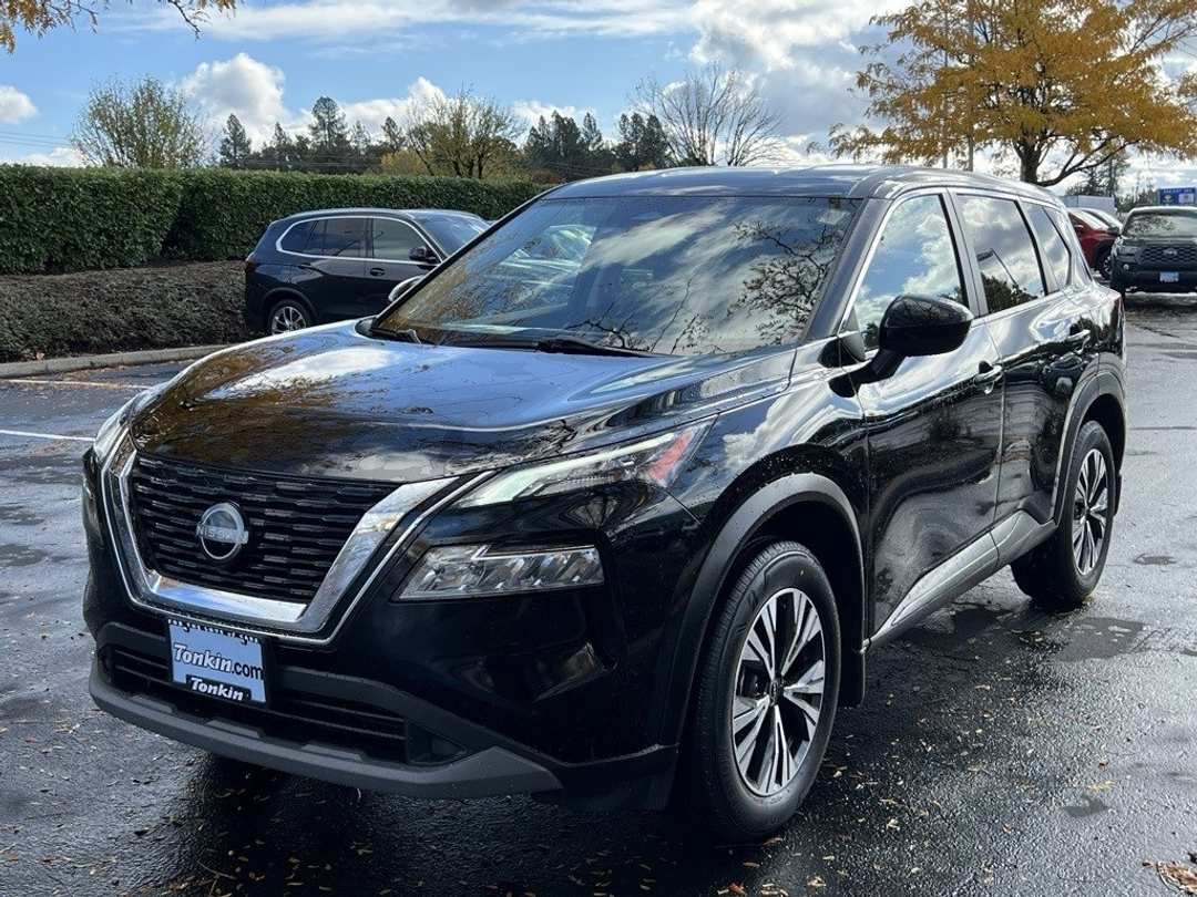 2023 Nissan Rogue SV - Image 3