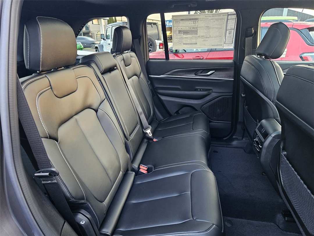 2025 Jeep Grand Cherokee Limited - Image 34