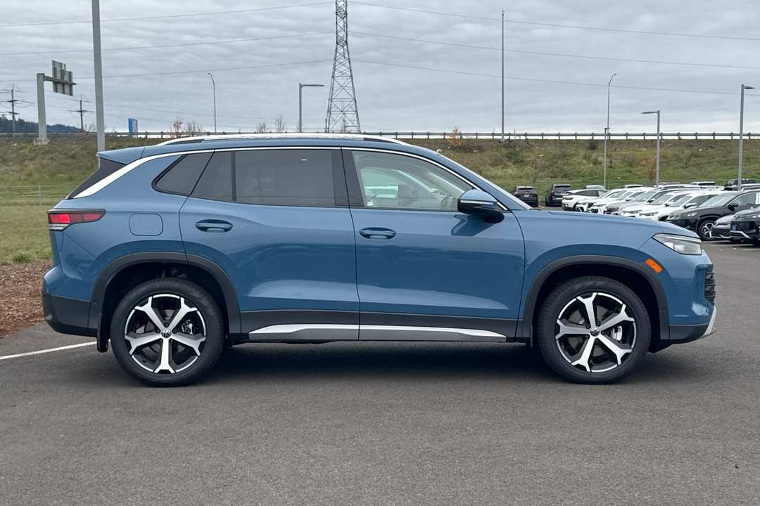 2026 Volkswagen Tiguan 2.0T SE - Image 2