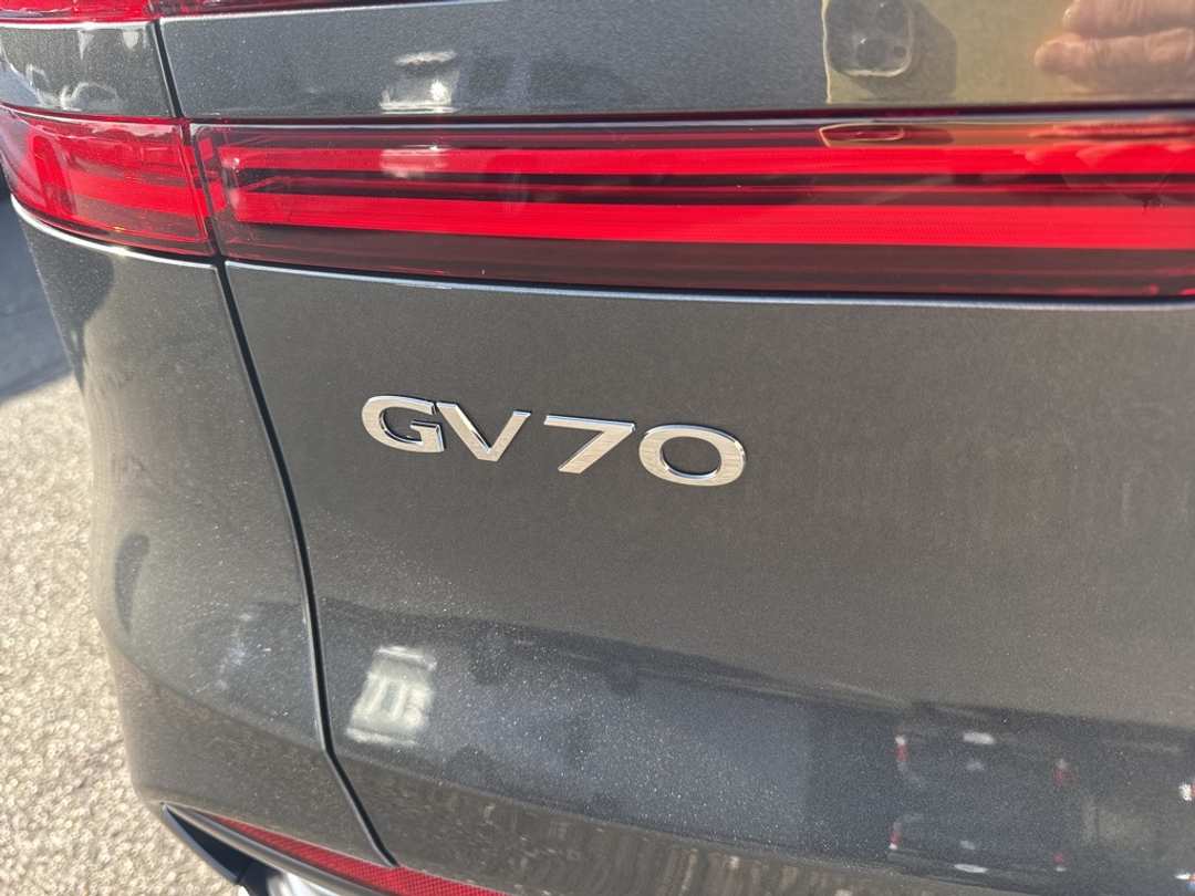 2026 Genesis Gv70 2.5T Select - Image 10