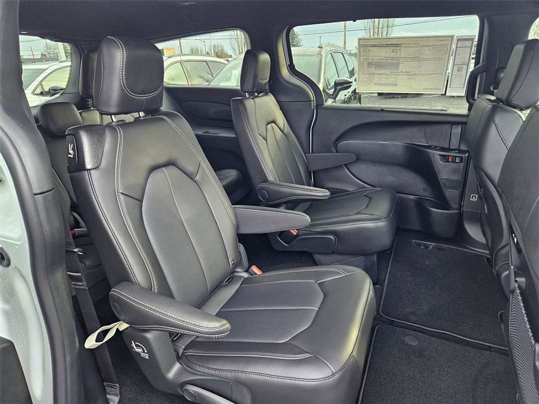 2026 Chrysler Pacifica Select - Image 37