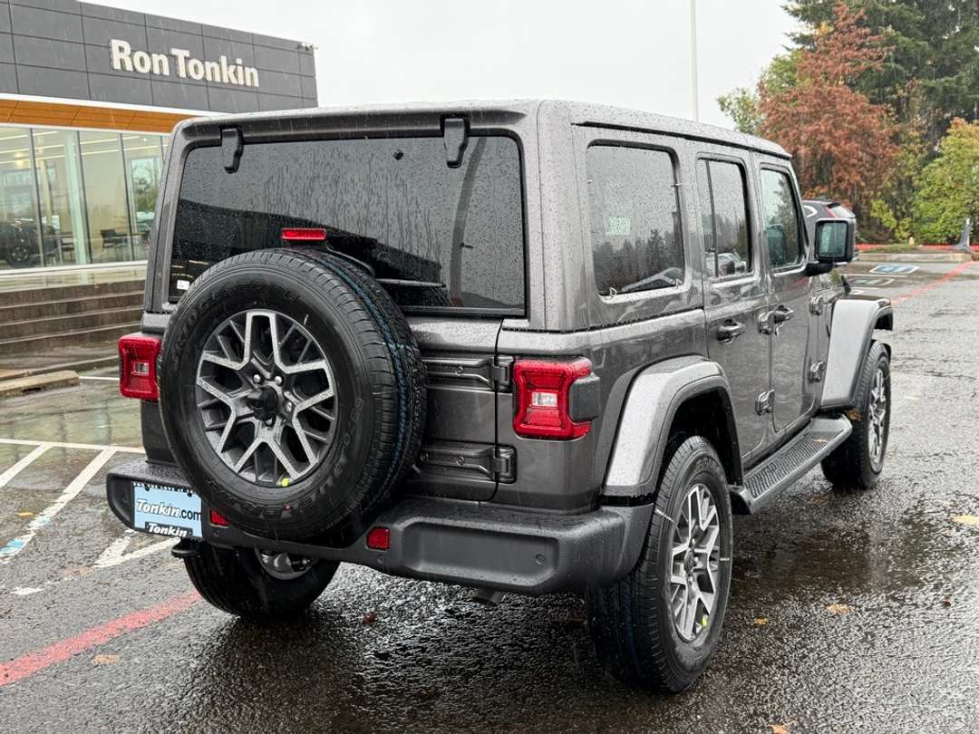 2026 Jeep Wrangler Sahara - Image 8