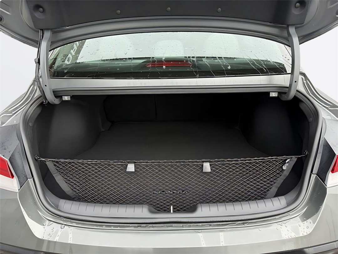 2026 Hyundai Elantra Limited - Image 10