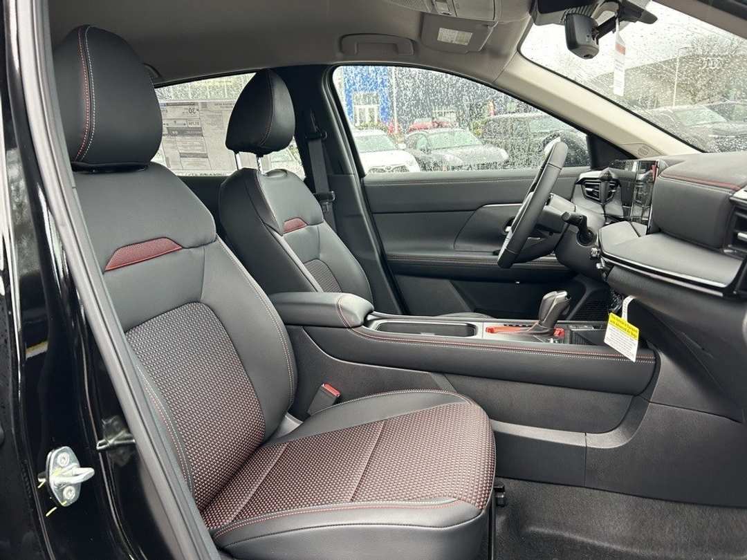 2025 Nissan Kicks SR - Image 26