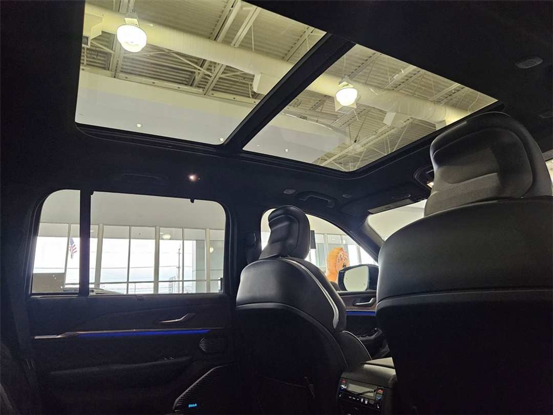 2025 Jeep Grand Cherokee Summit - Image 39