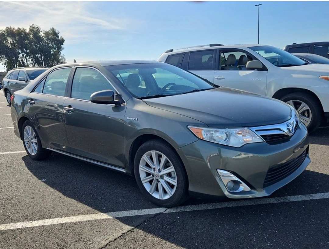 2012 Toyota Camry XLE - Image 2