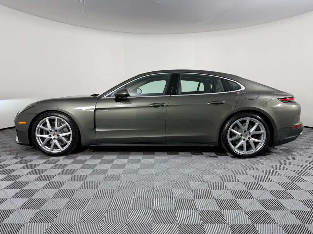 2026 Porsche Panamera E-Hybrid 4 - Image 2