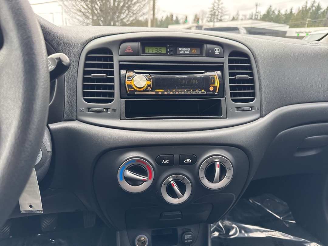 2008 Hyundai Accent GS - Image 19