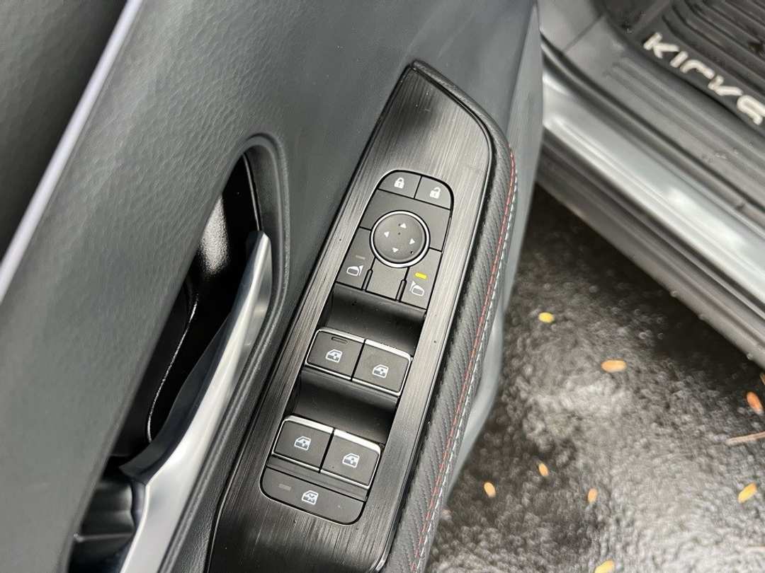 2026 Nissan Kicks SR - Image 11