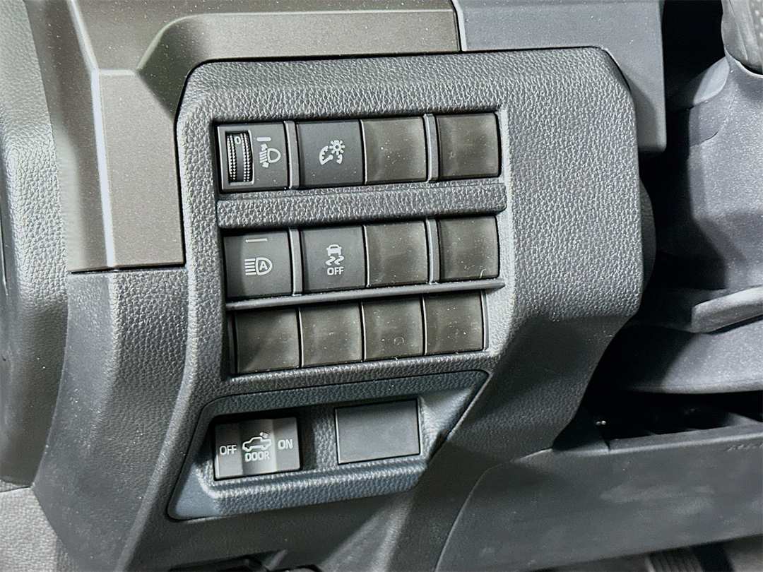 2025 Toyota Tacoma SR5 - Image 10