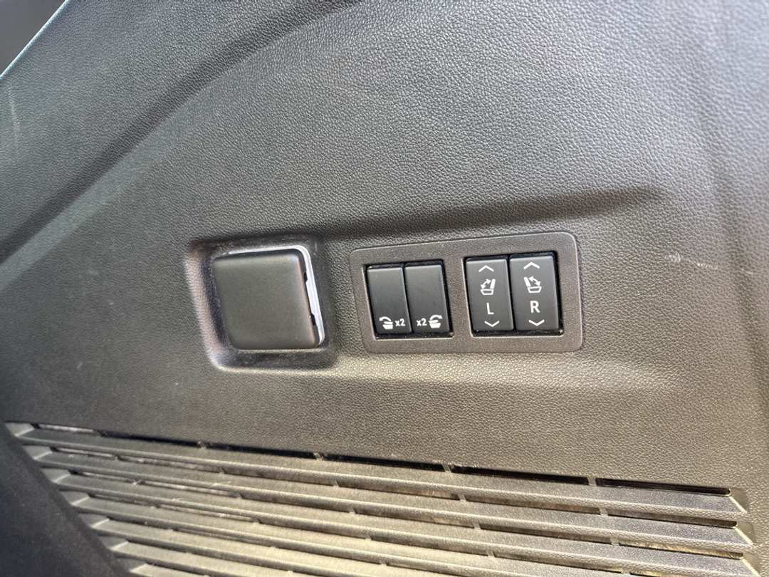 2024 Chevrolet Suburban High Country - Image 15