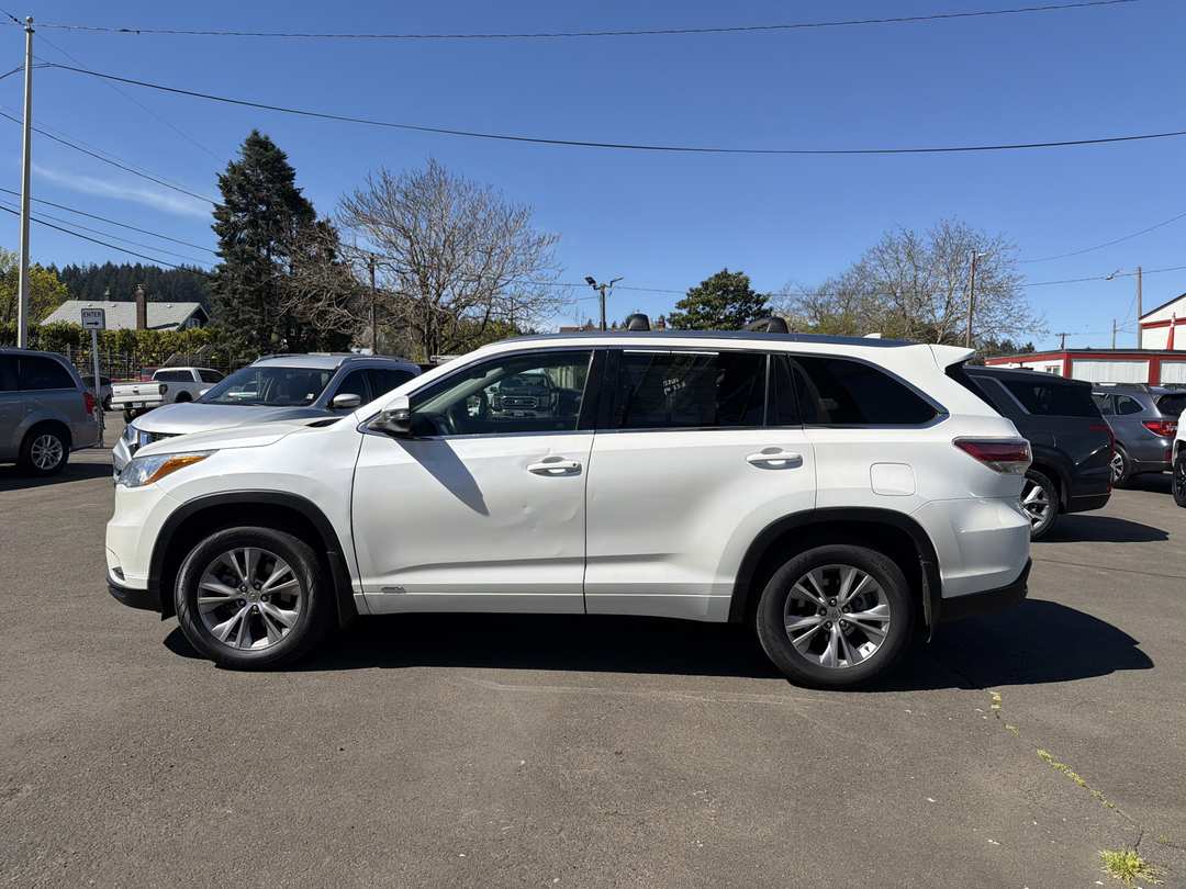 2015 Toyota Highlander XLE - Image 2