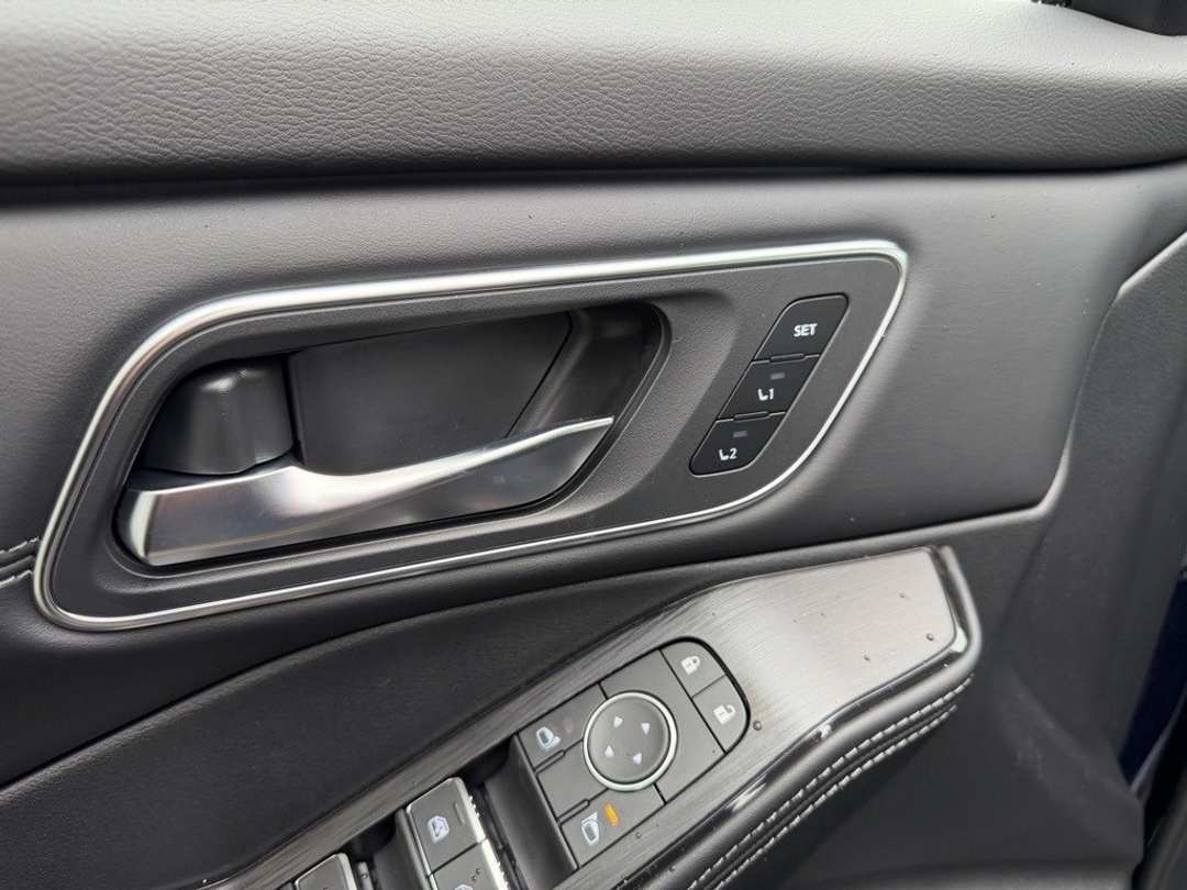 2026 Nissan Rogue Platinum - Image 13