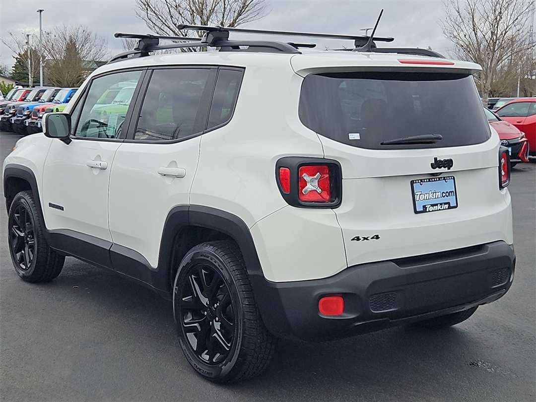 2017 Jeep Renegade Altitude - Image 4