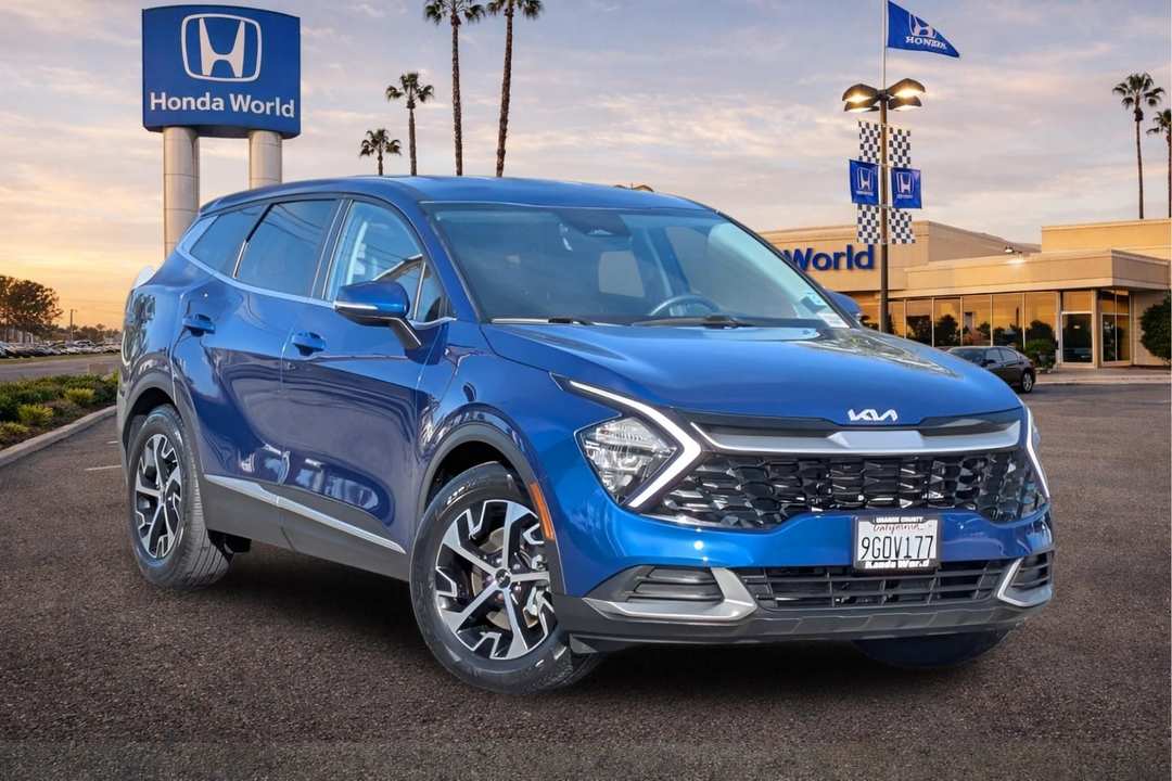 2023 Kia Sportage EX - Image 2
