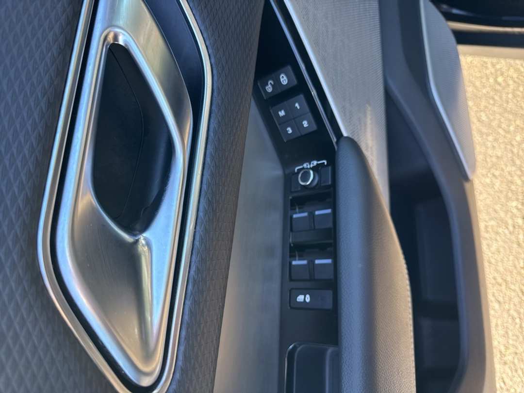 2019 Land Rover Range Rover Velar SE RDynamic - Image 17