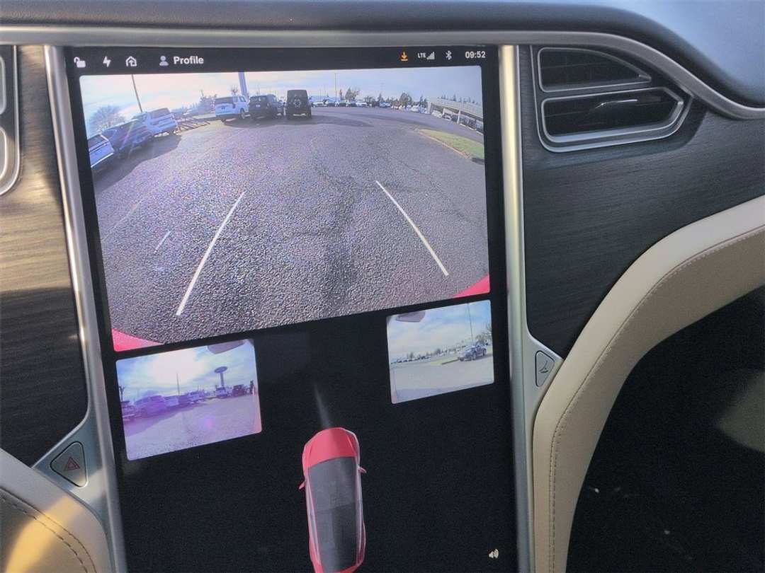 2016 Tesla Model X 90D - Image 20