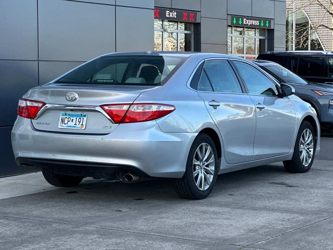 2015 Toyota Camry XLE - Image 3