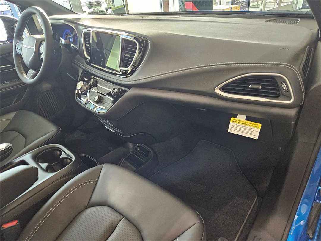 2026 Chrysler Pacifica Select - Image 38