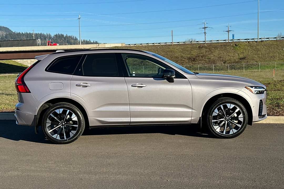2026 Volvo Xc60 B5 Plus - Image 2