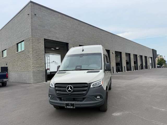 2025 Mercedes-Benz Sprinter 2500 Passenger 144 WB