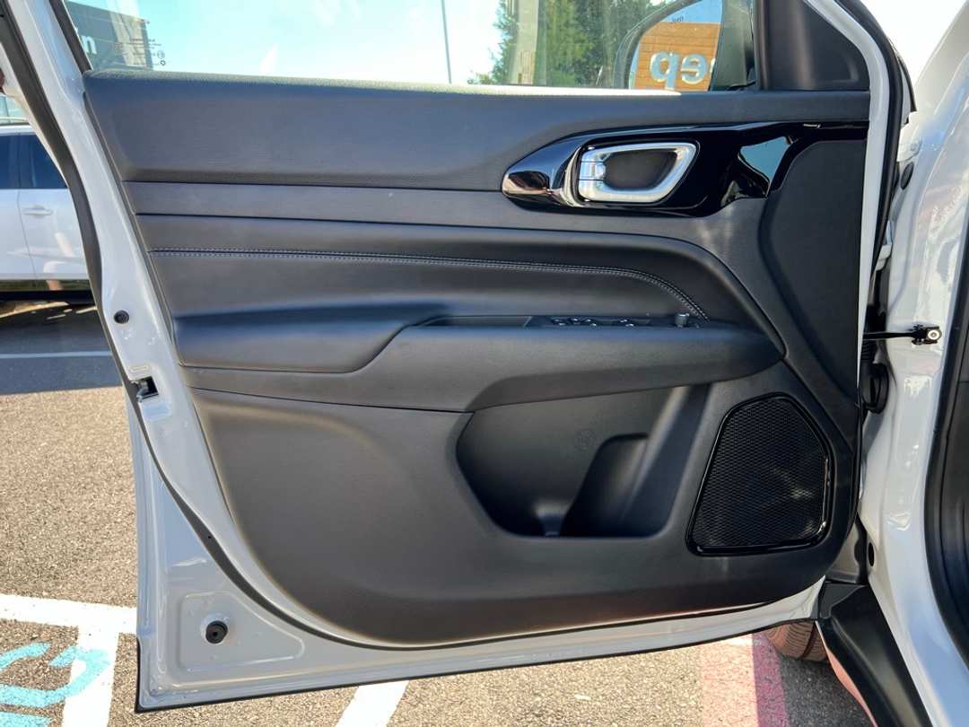 2026 Jeep Compass Latitude - Image 10