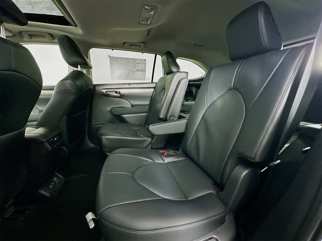 2026 Toyota Highlander Limited - Image 26