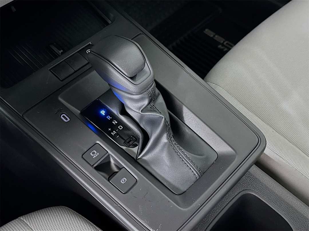 2026 Toyota Corolla Cross L - Image 17