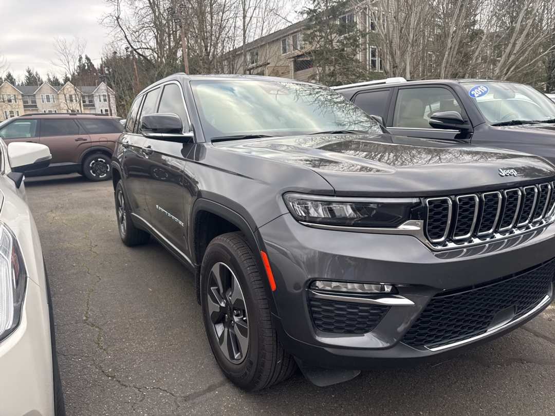 2025 Jeep Grand Cherokee 4xe - Image 3