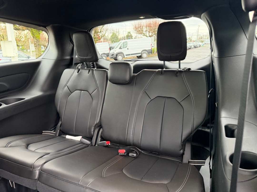 2026 Chrysler Pacifica Select - Image 30