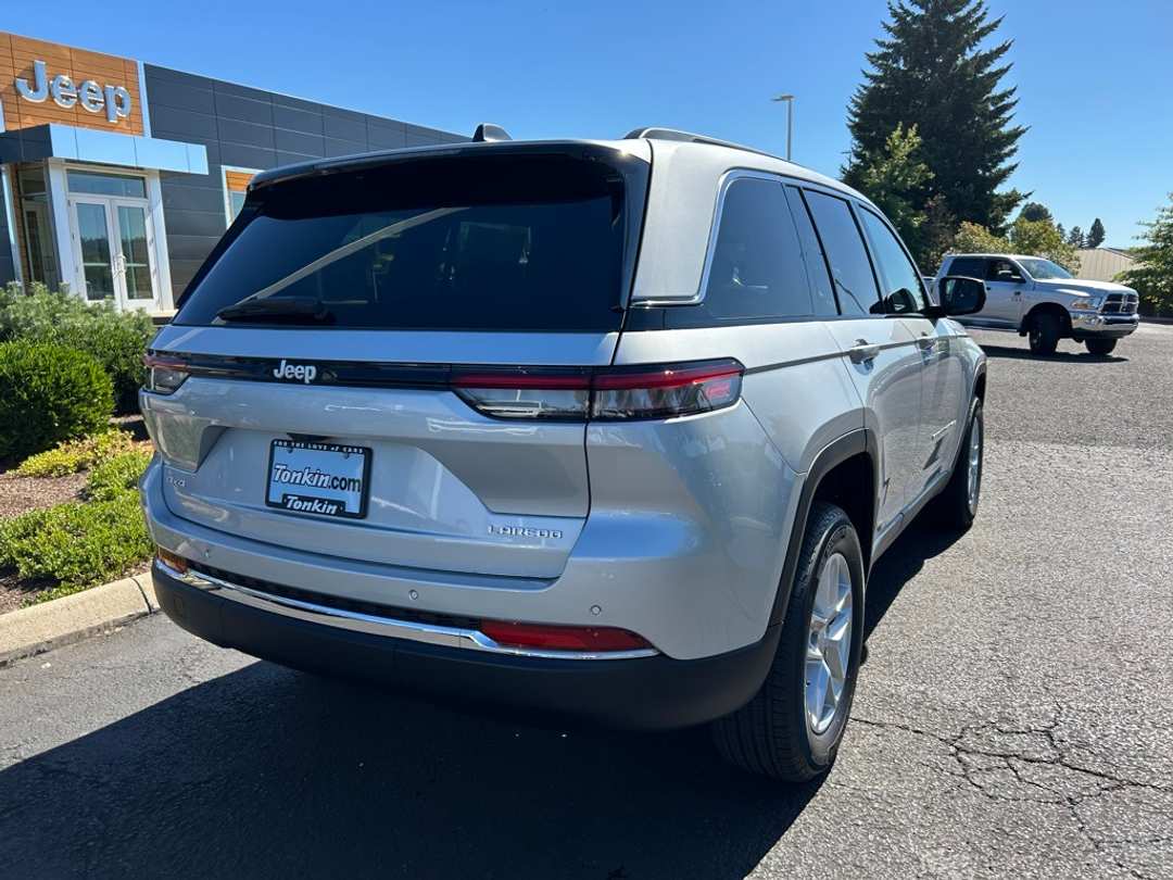 2025 Jeep Grand Cherokee Laredo X - Image 6