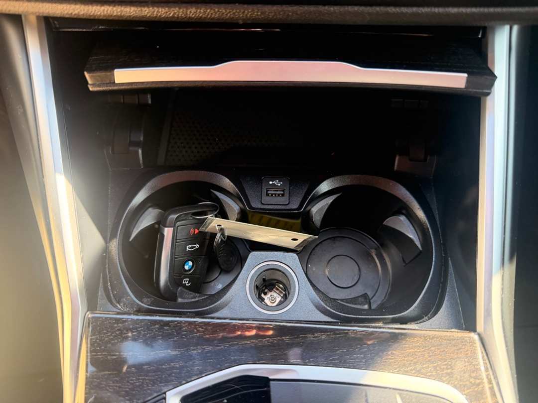 2023 BMW 3 Series 330e xDrive - Image 36