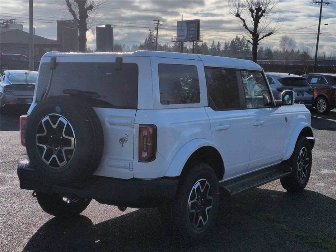 2025 Ford Bronco Outer Banks - Image 5