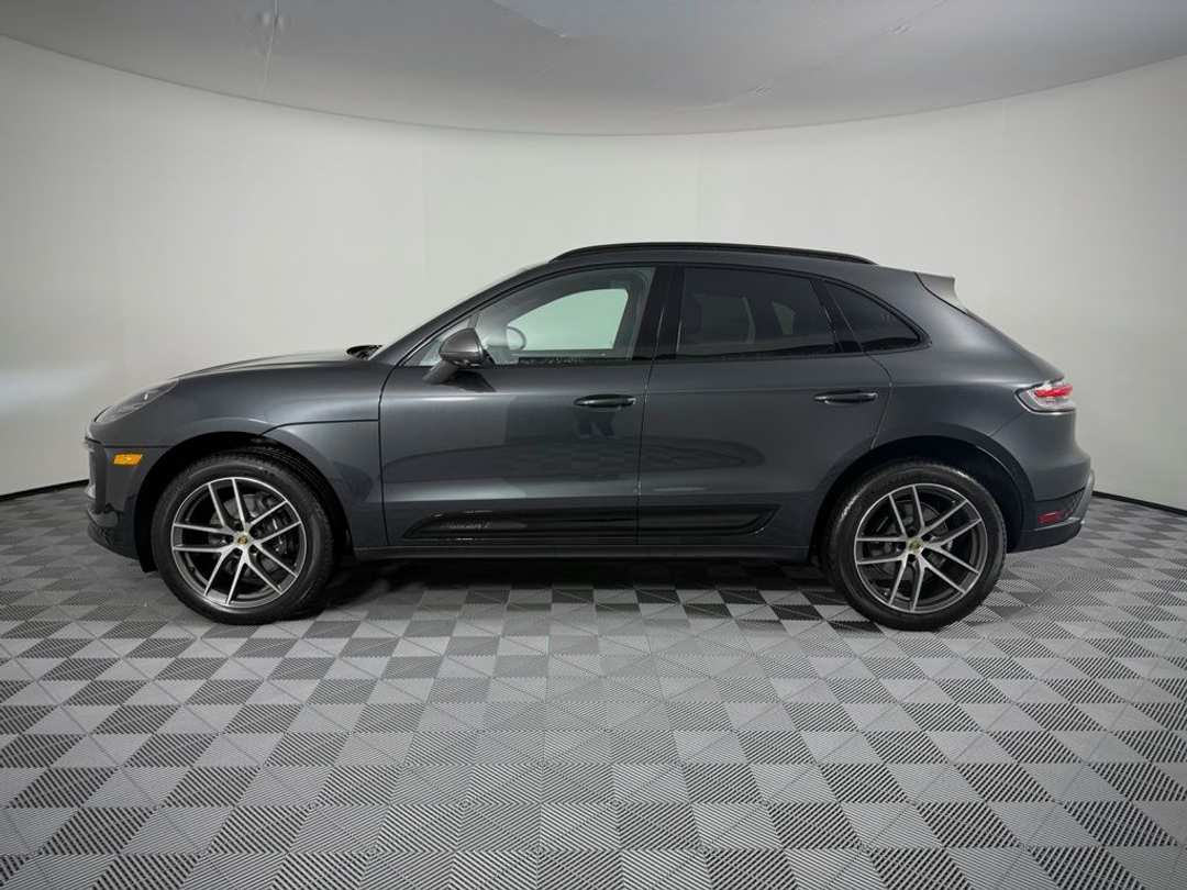 2026 Porsche Macan T - Image 2