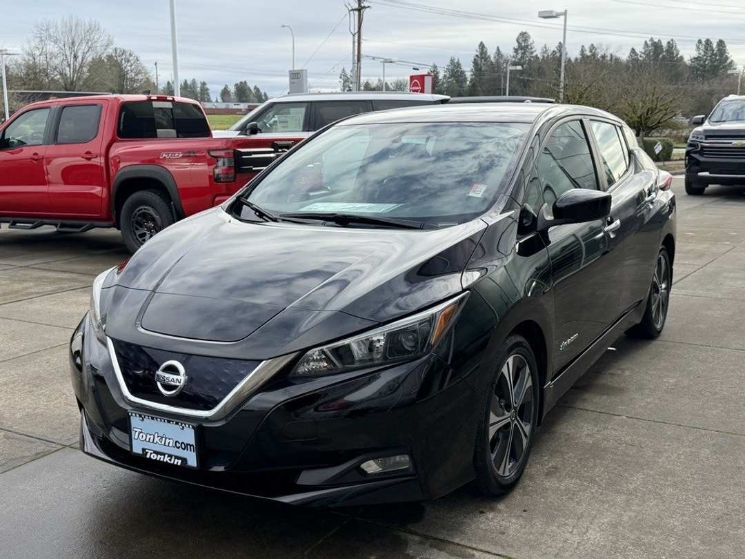 2019 Nissan LEAF SV - Image 4