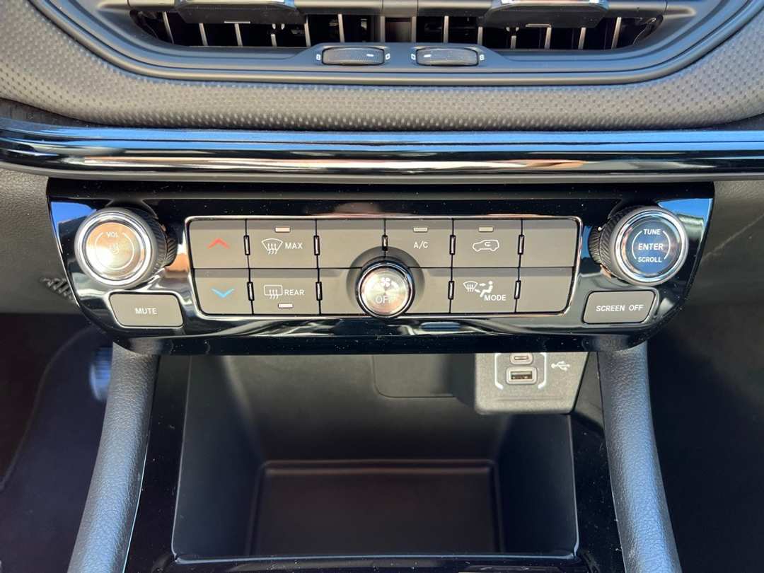 2026 Jeep Compass Latitude - Image 20