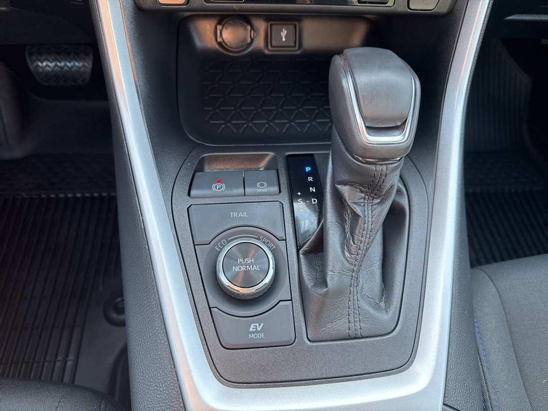 2022 Toyota Rav4 SE - Image 19
