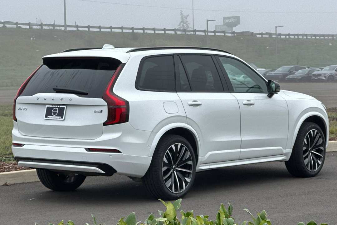 2026 Volvo Xc90 B6 Ultra - Image 3