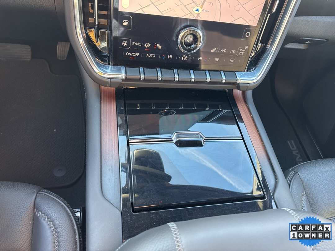 2025 GMC Yukon Denali - Image 28