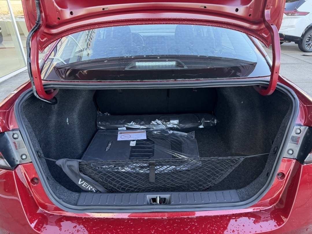 2025 Nissan Versa 1.6 SR - Image 11