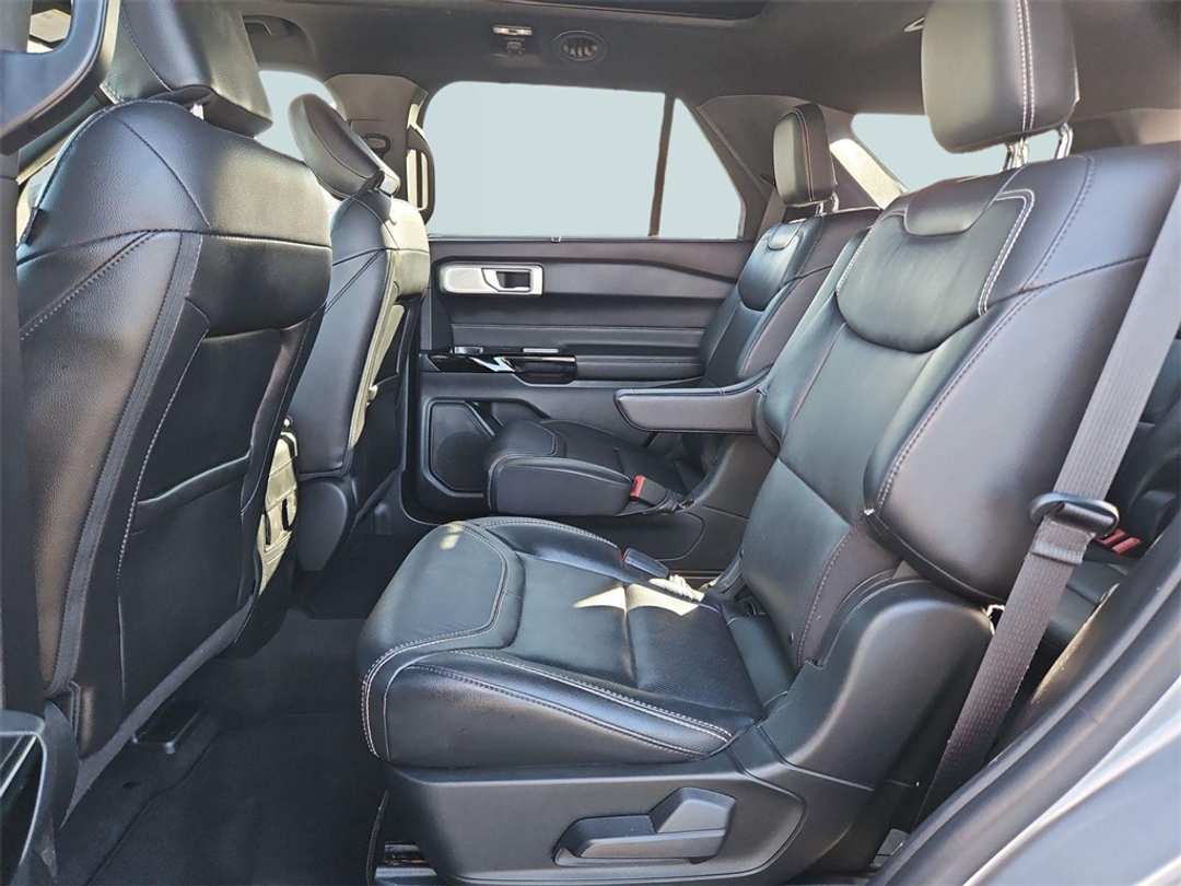 2022 Ford Explorer ST - Image 23