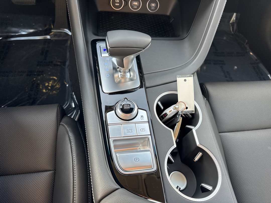 2026 Genesis G70 2.5T - Image 23